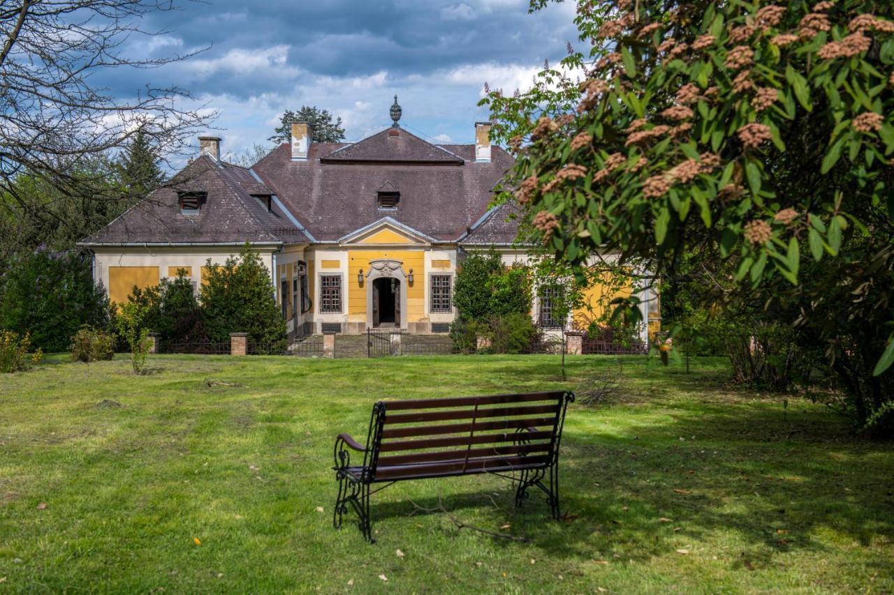 Tuenderkert Hotel Noszvaj Exterior photo