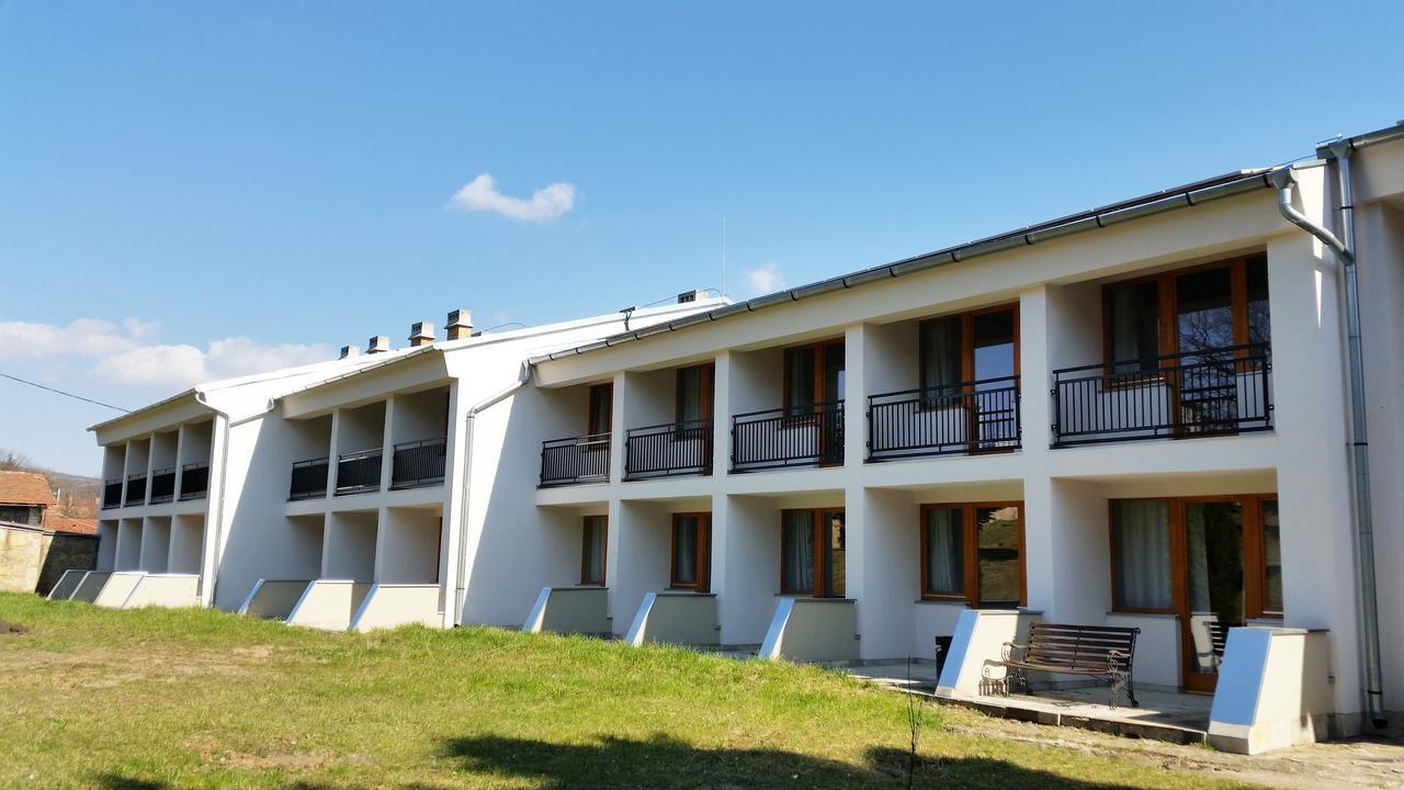 Tuenderkert Hotel Noszvaj Exterior photo